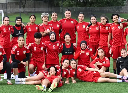 Selecci&oacute;n femenina afgana de f&uacute;tbol entrena en Nueva Zelanda