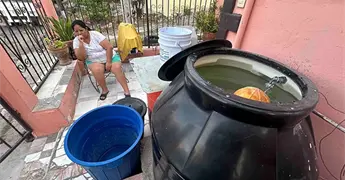Agobia la falta de agua a familias en Torre&oacute;n