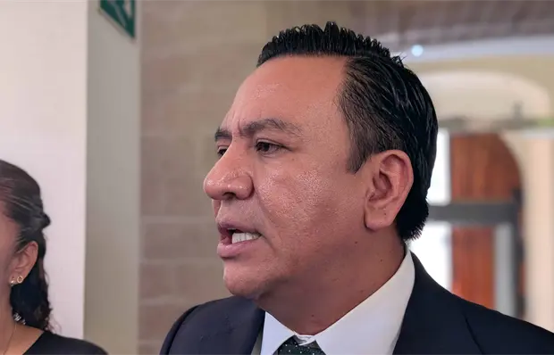 Promete Torres S&aacute;nchez destrabar tr&aacute;mites para obras en la capital