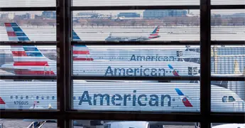 American Airlines suspende temporalmente rutas de verano por altos costos