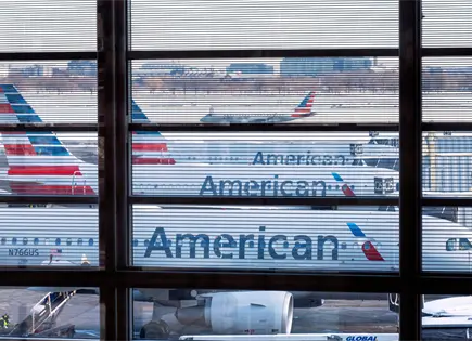 American Airlines suspende temporalmente rutas de verano por altos costos