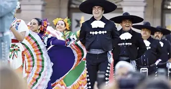 "Latidos de M&eacute;xico" por Folkl&oacute;rica Hunac-Ceel