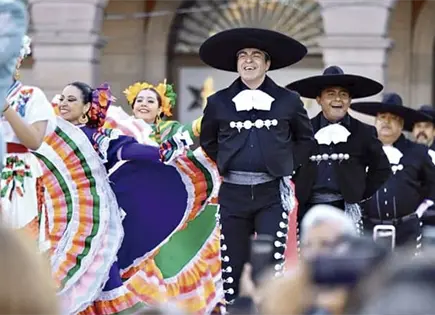 "Latidos de M&eacute;xico" por Folkl&oacute;rica Hunac-Ceel