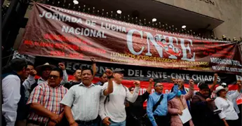Segob propone fortalecer pensi&oacute;n ISSSTE a CNTE en paro nacional