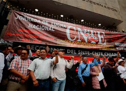 Segob propone fortalecer pensi&oacute;n ISSSTE a CNTE en paro nacional
