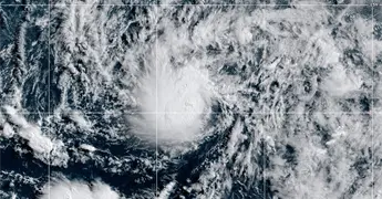 Posible tormenta tropical "Boris" se fortalece; prev&eacute;n lluvias y tormentas