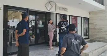 Cierra HSBC en Valles y deja colgados a cuentahabientes