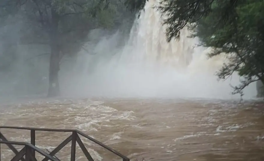 Cierran parajes en la Huasteca por exceso de agua