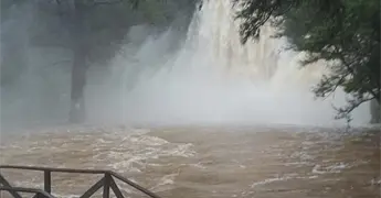 Cierran parajes en la Huasteca por exceso de agua