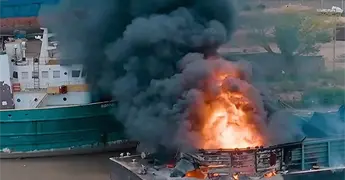 Cuatro muertos tras explosi&oacute;n en un astillero
