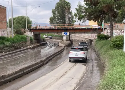 Vialidades en capital y Pozos, transitables pero con charcos