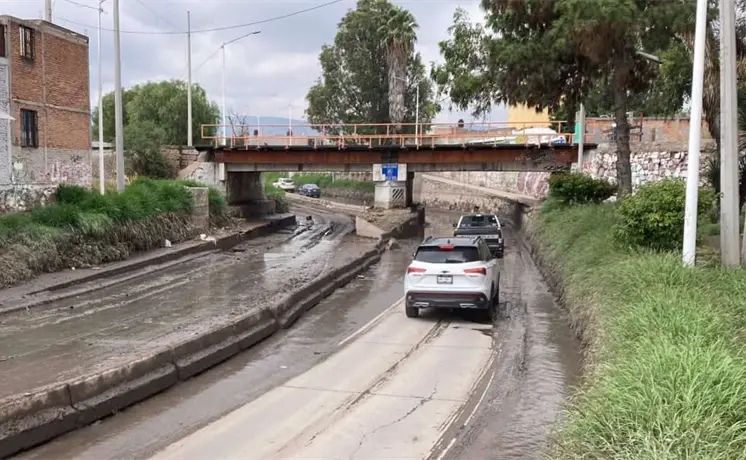 Vialidades en capital y Pozos, transitables pero con charcos