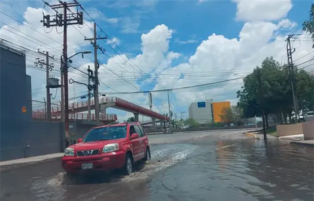 Lluvia pone en evidencia mala pavimentaci&oacute;n
