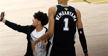 NBA proh&iacute;be acceso de por vida a dos fans