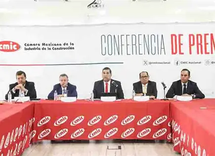 Reclama el CMIC adeudos de Pemex