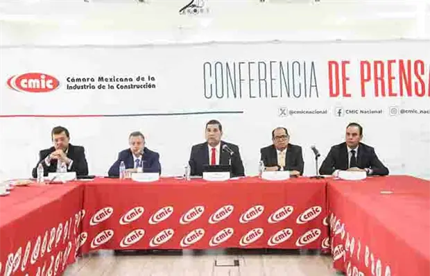 Reclama el CMIC adeudos de Pemex