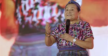 Rigoberta Mench&uacute;: IA y ciudades inteligentes deben poner a las personas primero