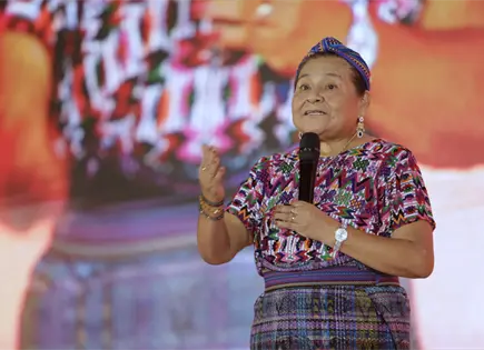 Rigoberta Mench&uacute;: IA y ciudades inteligentes deben poner a las personas primero