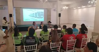 Transporte tur&iacute;stico deber&aacute; traer placas estatales: SCT