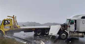 Accidente en carretera 80 involucra dos camiones