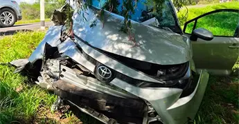 Chocan auto y camioneta