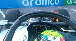 El auto de "Checo" se incendia en FP2
