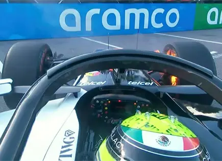 El auto de "Checo" se incendia en FP2