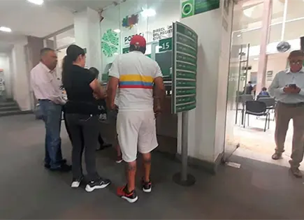 Por actualizaci&oacute;n de software, retrasos en cajeros del Registro Civil
