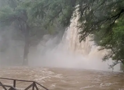 Cierran dos parajes turísticos por lluvias en la Huasteca Cierran dos parajes turísticos por lluvias en la Huasteca