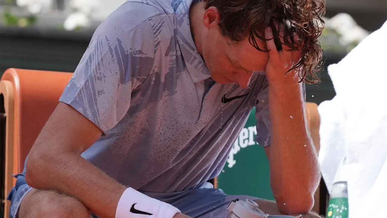 Jannik Sinner pierde en Roland Garros 2026 tras ola de calor