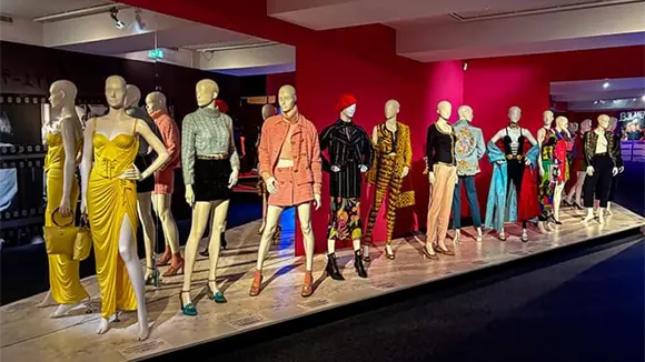 PARÍS RINDE HOMENAJE A GIANNI VERSACE