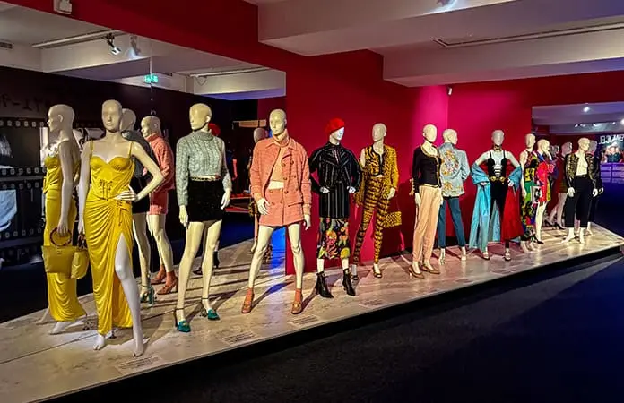 PARÍS RINDE HOMENAJE A GIANNI VERSACE