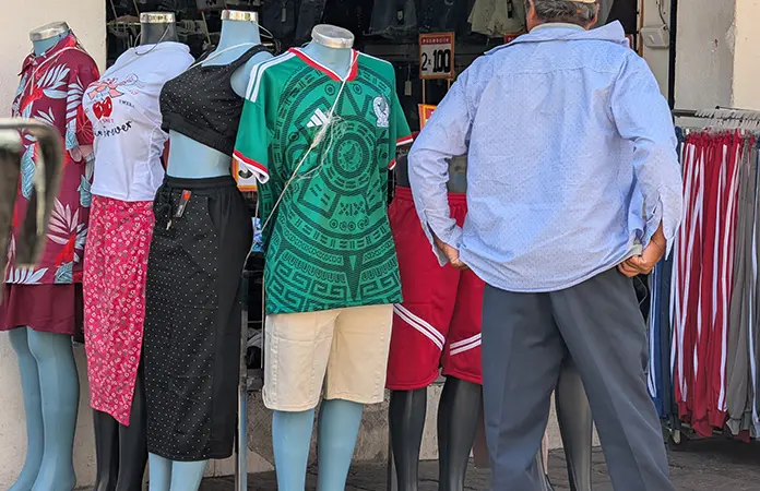 Piratería "inunda" el Centro Histórico