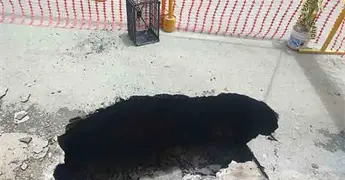 Se abre socav&oacute;n en calle Bocanegra