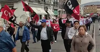 CNTE mantiene huelga y sube presi&oacute;n