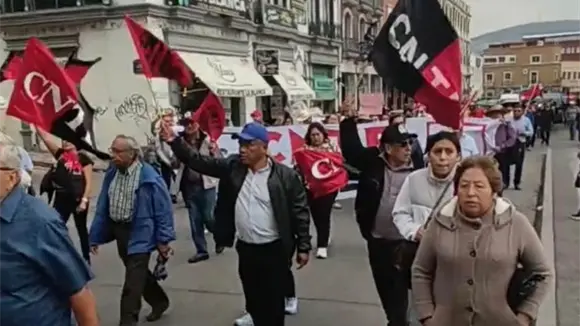 CNTE mantiene huelga y sube presión CNTE mantiene huelga y sube presión