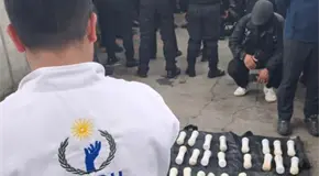 Decomisan 59 explosivos en autob&uacute;s que iba a apoyar a la CNTE