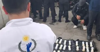 Decomisan 59 explosivos en autob&uacute;s que iba a apoyar a la CNTE