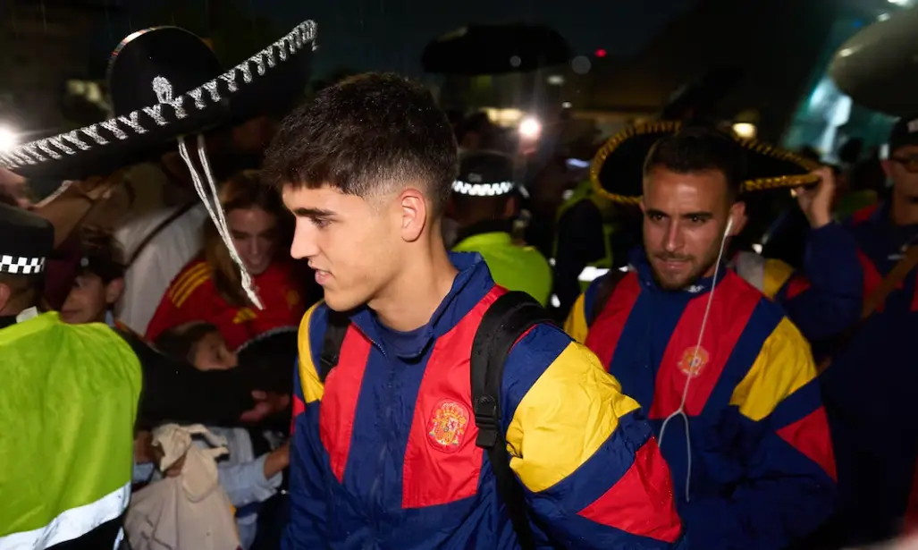 España juega amistoso contra Perú en estadio Cuauhtémoc