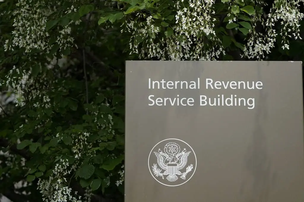 Informe revela fallas en acuerdo de ICE e IRS sobre datos
