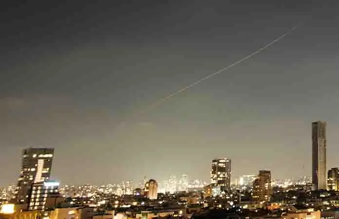 Irán ataca a Israel; tregua se tambalea