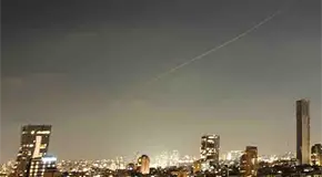 Irán ataca a Israel; tregua se tambalea