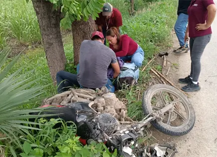Jornalero sufre accidente en su motocicleta en la Valles-Naranjo