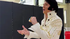 J&oacute;venes artistas tributo Elvis rinden homenaje en Tupelo