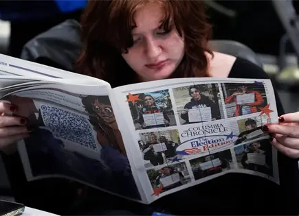 J&oacute;venes en Estados Unidos muestran menor confianza en la democracia, seg&uacute;n encuesta