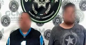 Polic&iacute;as terminan agredidos en ri&ntilde;a vecinal