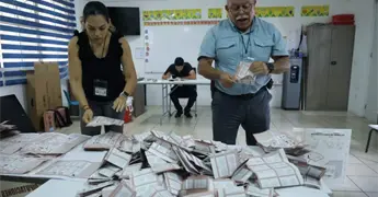 PRI pinta de tricolor el Congreso de Coahuila