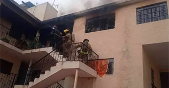 Un herido, en incendio en un condominio