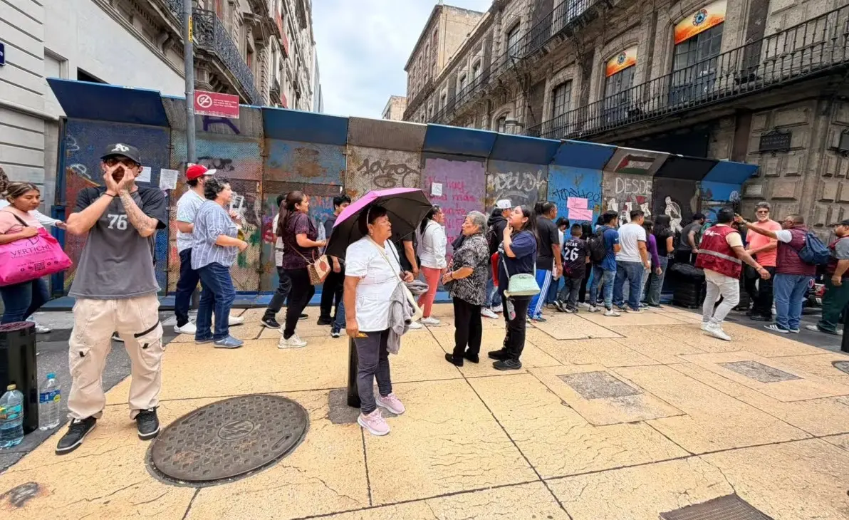 Despejan entrada al Zócalo tras quejas de comerciantes