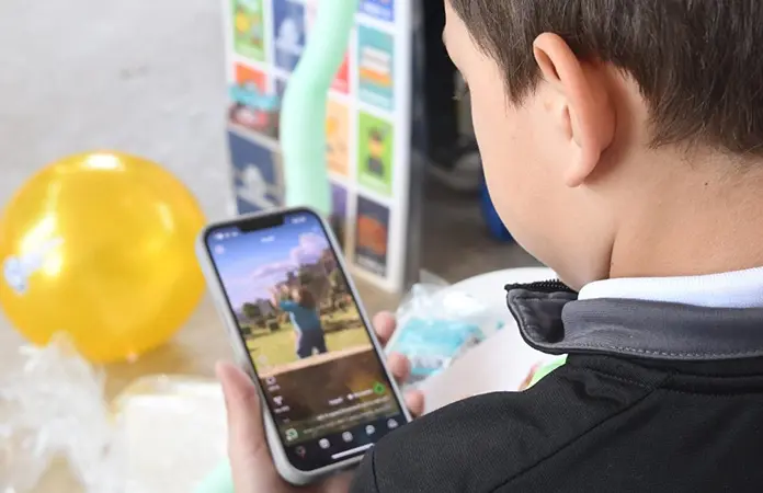 "El uso de celulares en escuelas está regulado"